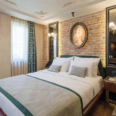 Tria Istanbul-special Category Stambuł